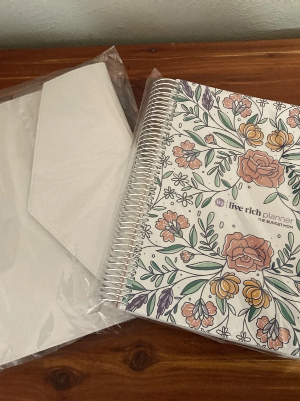 NEW The Budget Mom Live Rich Planner (Full Size) and White Folio